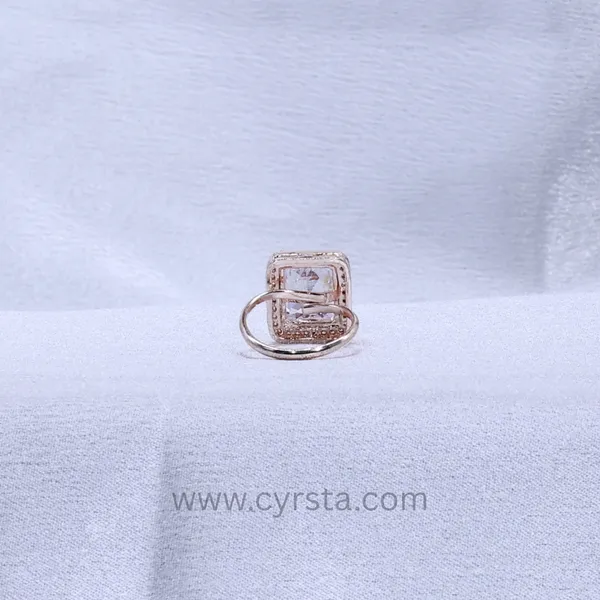 Luxurious_Rose_Gold_Rectangle_Ring