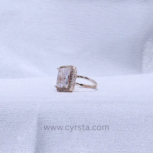 Luxurious_Rose_Gold_Rectangle_Ring