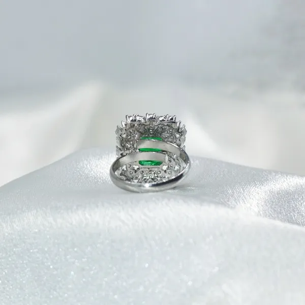Silver_&_Green_Emerald_Halo_AAA_Grade_American_Diamond_Rhodium_Plating_Ring