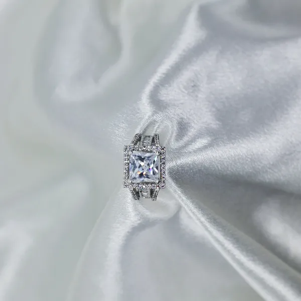 Silver_&_White_Pure_Radiance_American_Diamond_Ring