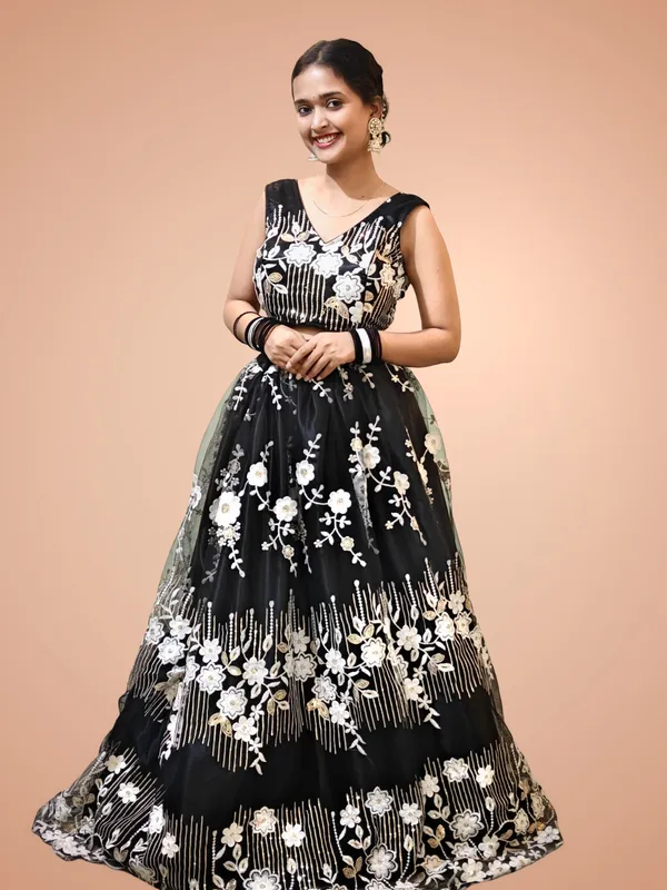 Midnight_Bloom_Embroidered_Blouse_&_Skirt_Set