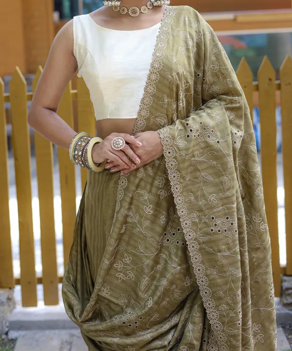 Green_Pure_Soft_Silk_Saree_With_Beautiful_Thread_Handwork_With_Elegant_Floral_Design_With_Cutwork_Border_And_Elegant_Design_All_Over_Saree