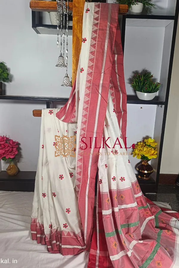 Grace_Your_Wardrobe_With_This_Beautiful_All_Over_Flower_Butta_Saree,_Saree_Code-_SKL1194