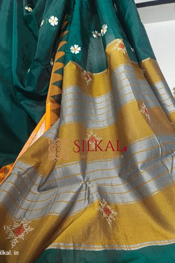 Grace_Your_Wardrobe_With_This_Beautiful_All_Over_Flower_Butta_Saree,_Saree_Code-_SKL1744