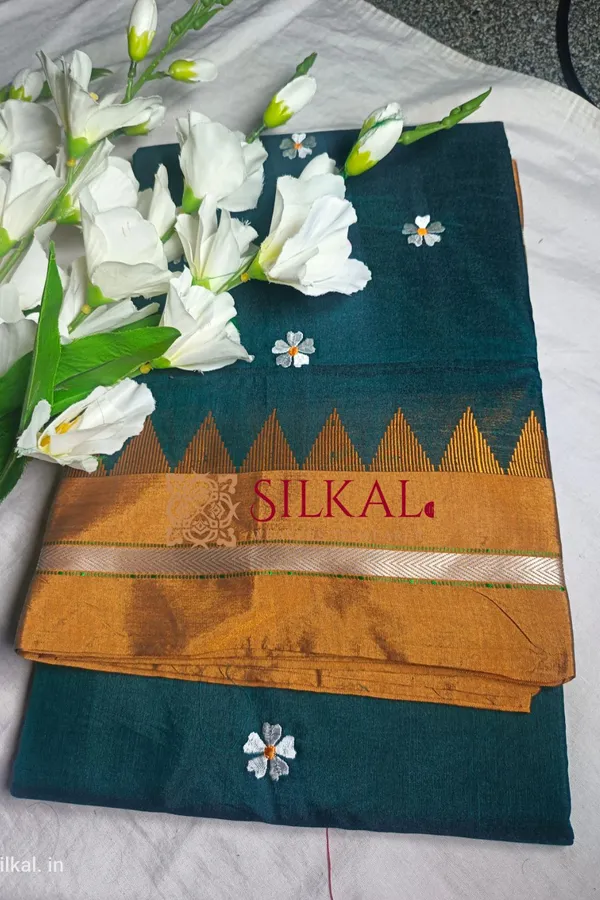 Grace_Your_Wardrobe_With_This_Beautiful_All_Over_Flower_Butta_Saree,_Saree_Code-_SKL1744