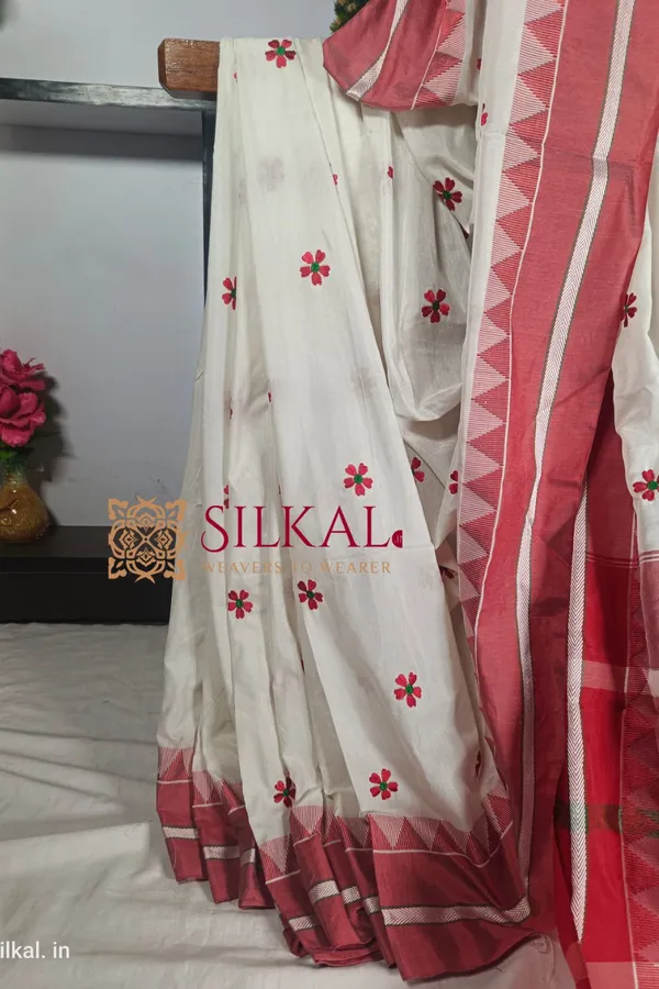 Grace_Your_Wardrobe_With_This_Beautiful_All_Over_Flower_Butta_Saree,_Saree_Code-_SKL1194