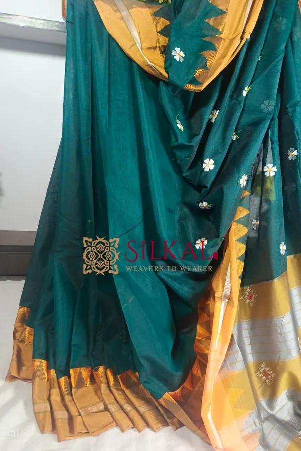 Grace_Your_Wardrobe_With_This_Beautiful_All_Over_Flower_Butta_Saree,_Saree_Code-_SKL1744