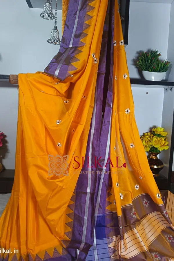 Grace_Your_Wardrobe_With_This_Beautiful_All_Over_Flower_Butta_Saree,_Saree_Code-_SKL1447