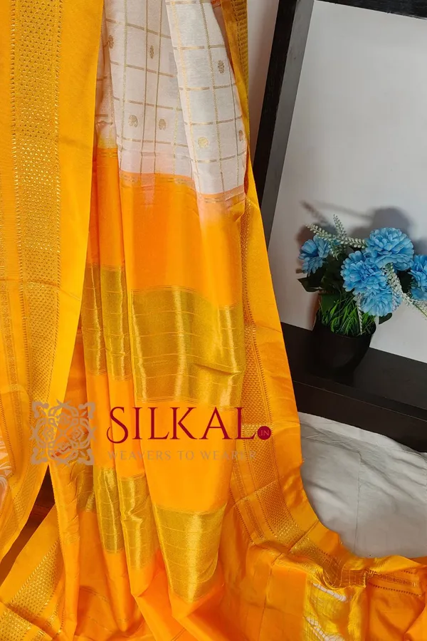 Ilkal_Big_Checks_Temple_Border_Saree_SKL04125