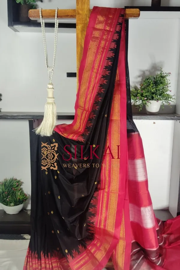 Ilkal_Buta_Cotton_Silk_Temple_Saree_Code-_SKL1882