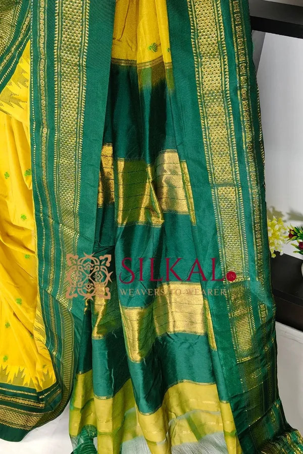 Ilkal_Buta_Cotton_Silk_Temple_Saree_SKL03904