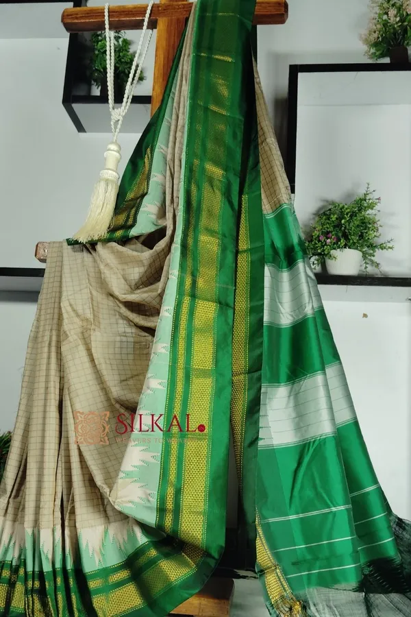 Ilkal_Butta_Gadwal_Saree_with_Grand_Big_Border