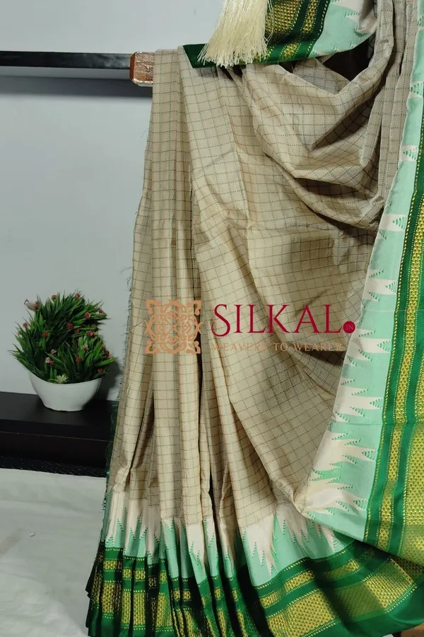 Ilkal_Butta_Gadwal_Saree_with_Grand_Big_Border
