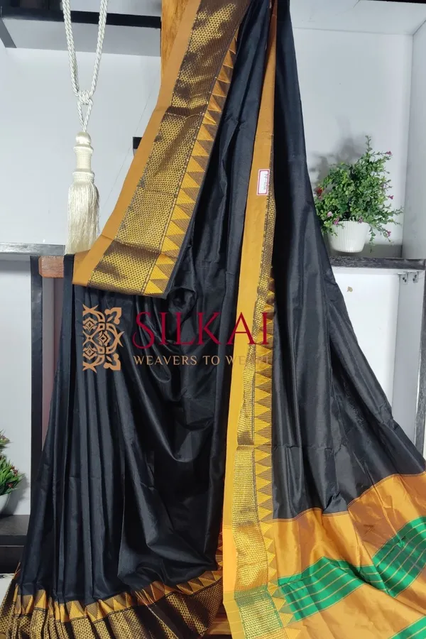 Ilkal_Embossed_With_Mercerized_Cotton_Saree_Code-_SKL1889