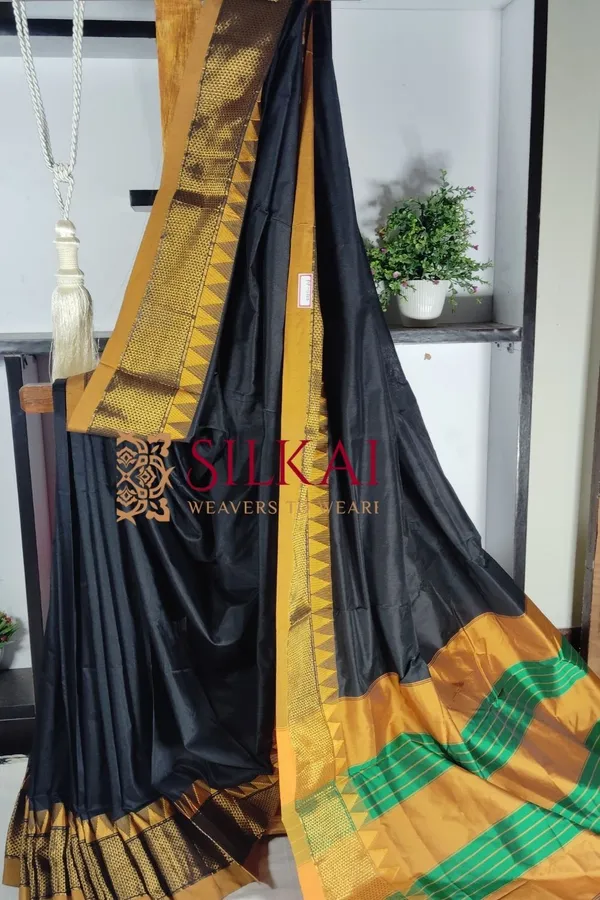 Ilkal_Embossed_With_Mercerized_Cotton_Saree_Code-_SKL1889
