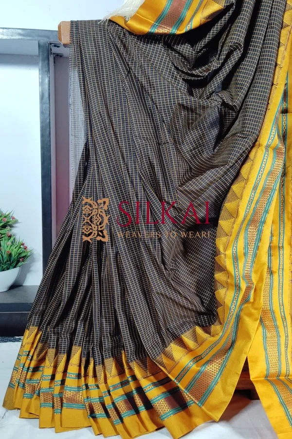 Ilkal_Embossed_With_Mercerized_Cotton_Saree_Code-_SKL1894