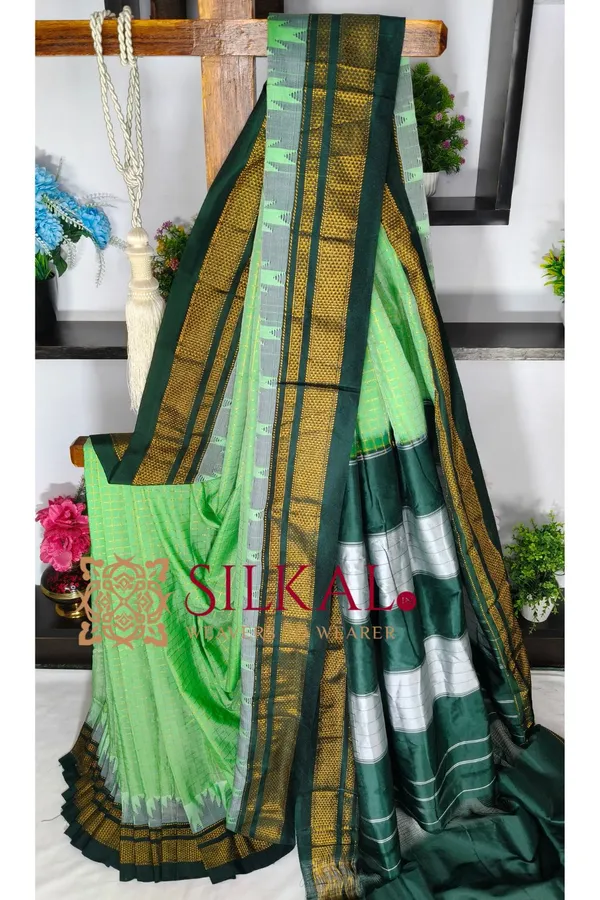 Ilkal_Gadwal_Jari_Checks_Saree_SKL04339