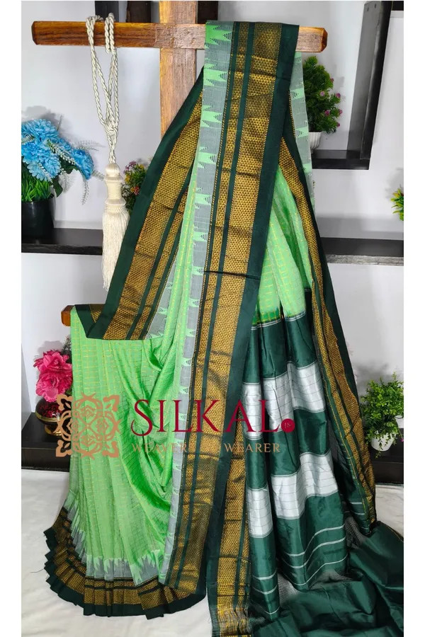 Ilkal_Gadwal_Jari_Checks_Saree_SKL04339
