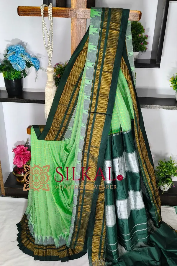 Ilkal_Gadwal_Jari_Checks_Saree_SKL04339
