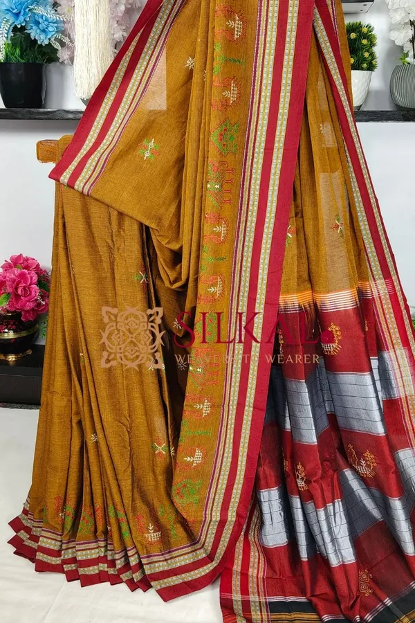 Ilkal_Gomi_Border_Kasuti_Saree_SKL03881
