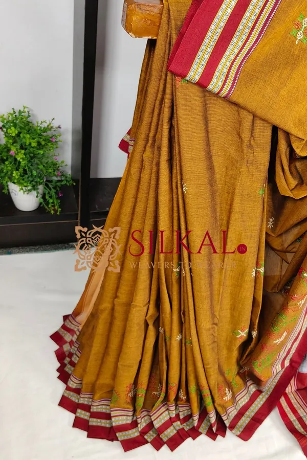 Ilkal_Gomi_Border_Kasuti_Saree_SKL03881