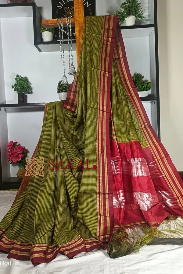 Ilkal_Handloom_Silk_By_Cotton_Small_Checks_Chikki_Paras_Saree_Code-_SKL1422