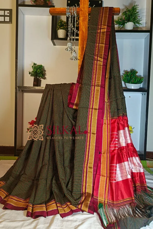 Ilkal_Handloom_Silk_By_Cotton_Small_Checks_Chikki_Paras_Saree_Code-_SKL1425