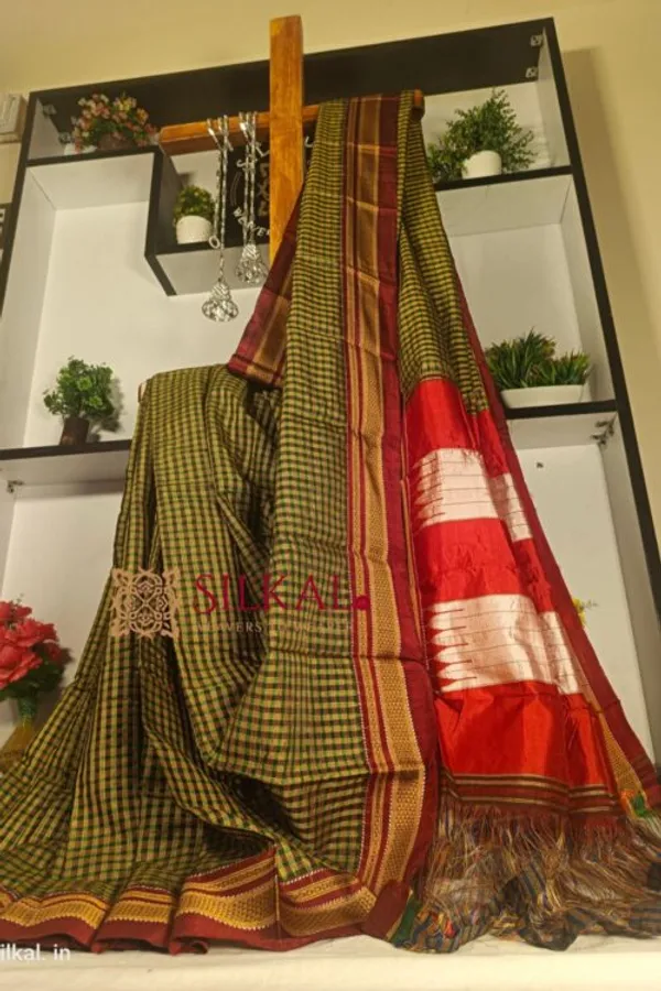 Ilkal_Handloom_Silk_By_Cotton_Small_Checks_Chikki_Paras_Saree_Code-_SKL1424
