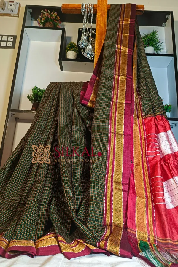 Ilkal_Handloom_Silk_By_Cotton_Small_Checks_Chikki_Paras_Saree_Code-_SKL1425