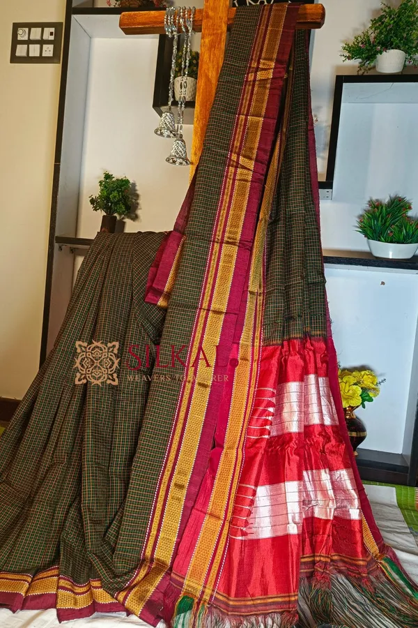 Ilkal_Handloom_Silk_By_Cotton_Small_Checks_Chikki_Paras_Saree_Code-_SKL1425