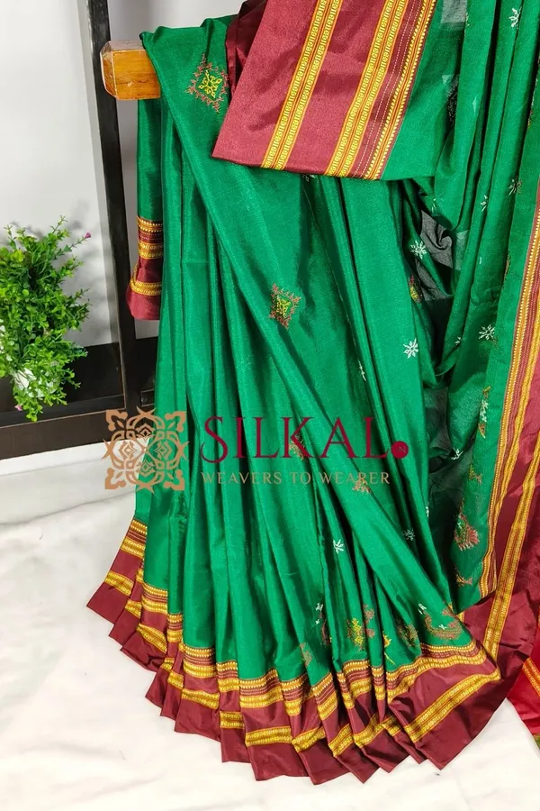 Ilkal_Handloom_Viscose_Gayatri_Kasuti_Saree_SKL03849