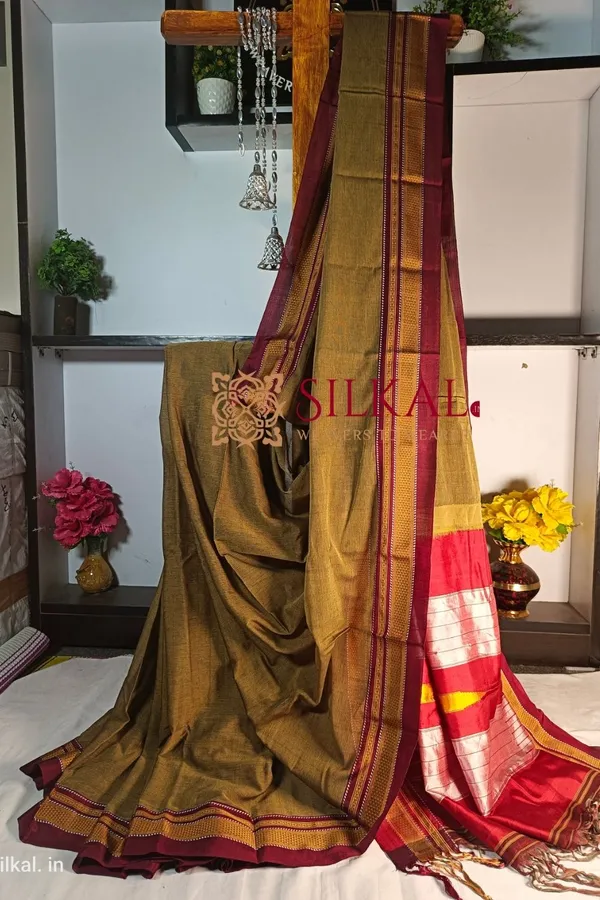 Ilkal_Handloom_Weaved_Special_Mercerised_Cotton_With_Pure_Silk_Pallu_Saree_Code-_SKL1734