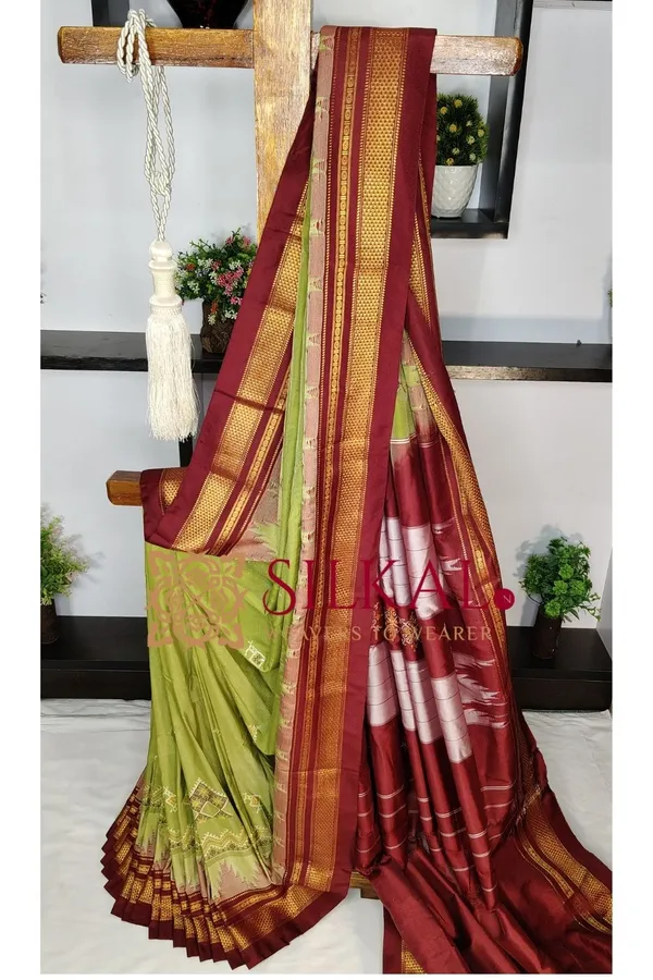 Ilkal_Kasuti_Tample_Border_Sarees_SKL03696