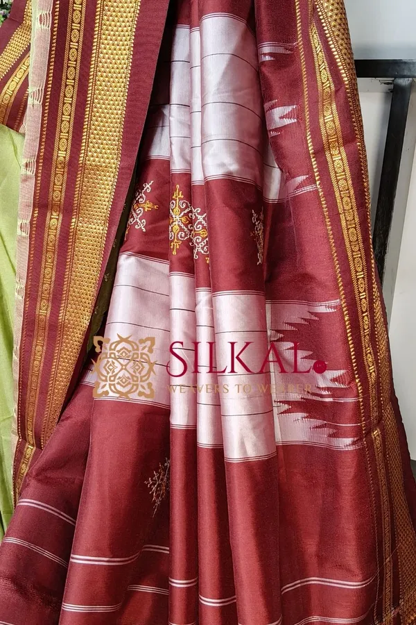 Ilkal_Kasuti_Tample_Border_Sarees_SKL03696