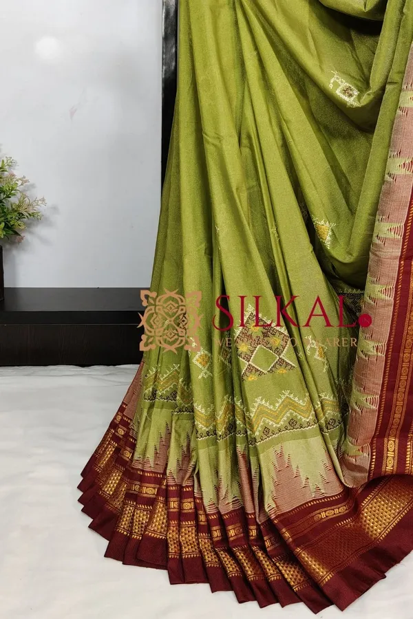 Ilkal_Kasuti_Tample_Border_Sarees_SKL03696