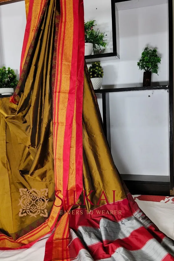 Ilkal_Poly_Cotton_Temple_Gadwal_Plain_Saree_SKL3037