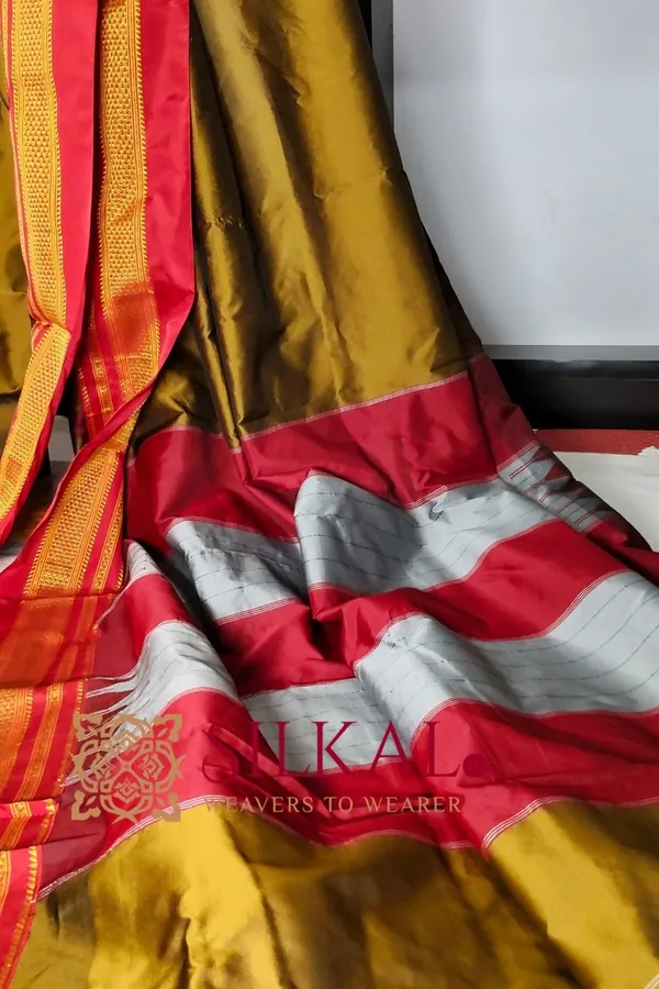 Ilkal_Poly_Cotton_Temple_Gadwal_Plain_Saree_SKL3037