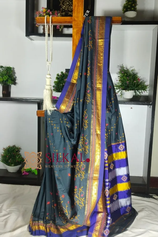Ilkal_Semi_Silk_With_Kasuti_Saree_Saree_Code-_SKL1821