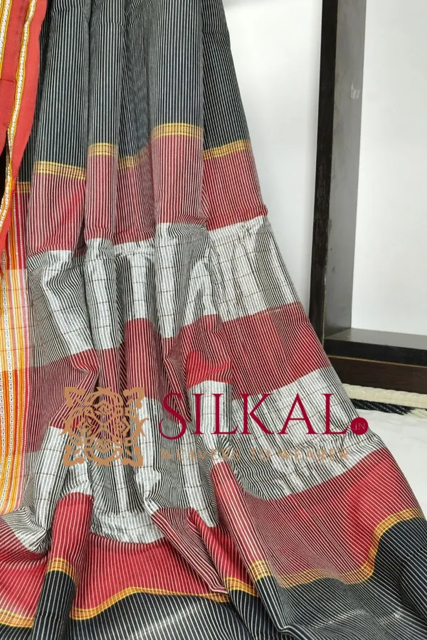 Ilkal_Viscose_Silk_Kaddi_Saree_With_Gomi_Border_Saree_Code-_SKL03339