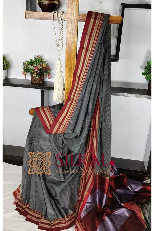 Ilkal_Viscose_Silk_Kaddi_Saree_With_Gomi_Border_Saree_Code-_SKL03515