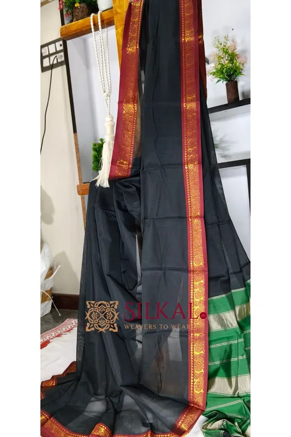 Narayan_Peth_Plain_Cotton_Saree_With_Patti_Pallu_SKL3116