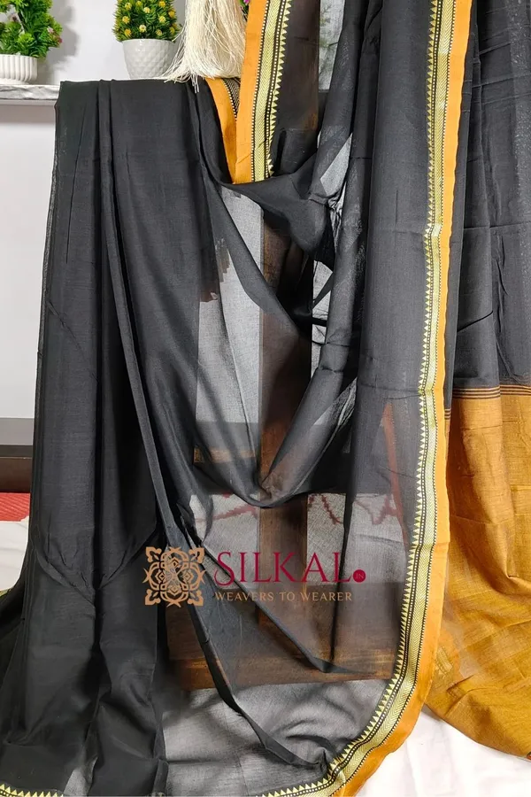 Narayan_Peth_Plain_Cotton_Saree_With_Patti_Pallu_Saree_Code-_SKL3123