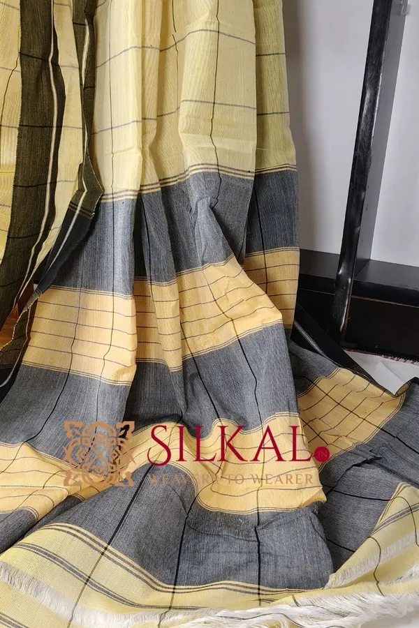 Patteda_Anchu_Checks_With_Plain_Border_Saree_Code-_SKL03463