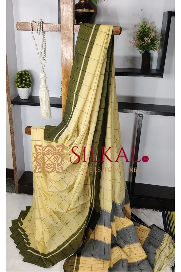 Patteda_Anchu_Checks_With_Plain_Border_Saree_Code-_SKL03463