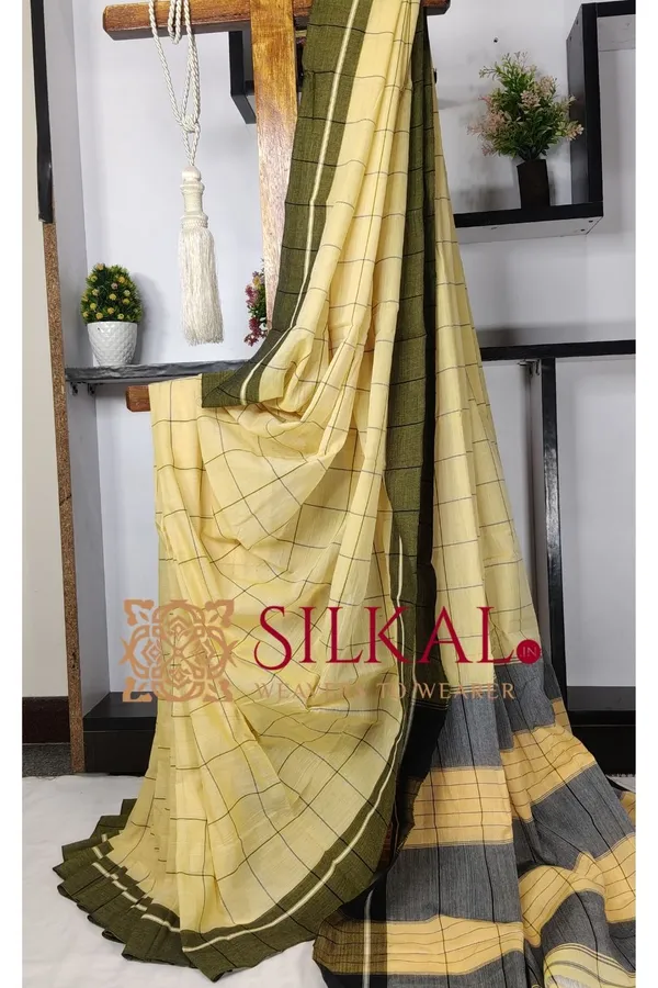 Patteda_Anchu_Checks_With_Plain_Border_Saree_Code-_SKL03463
