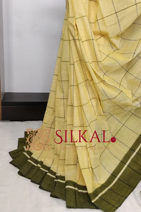 Patteda_Anchu_Checks_With_Plain_Border_Saree_Code-_SKL03463