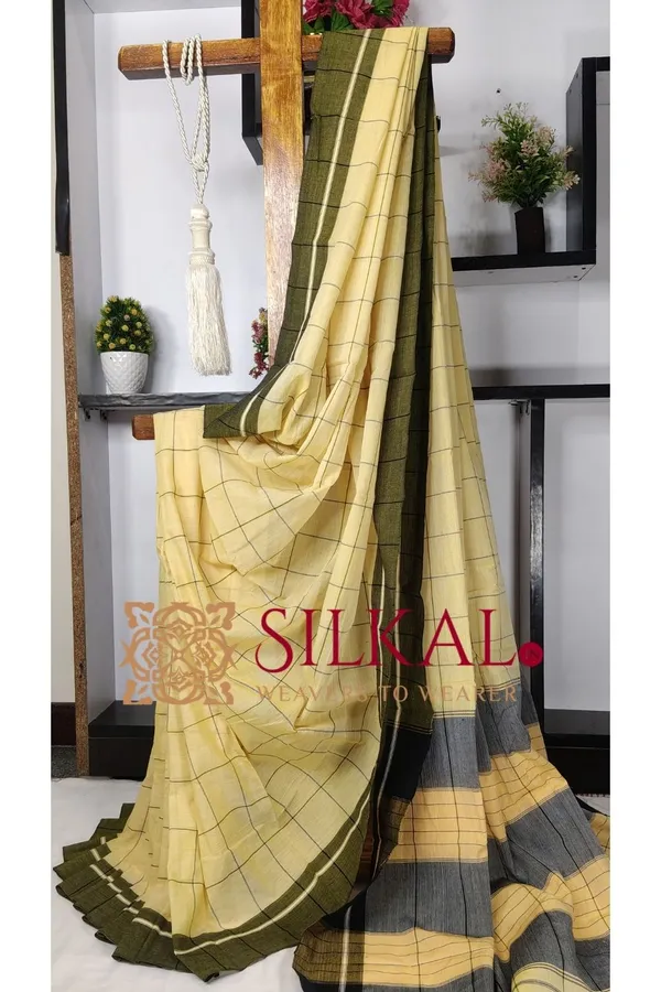 Patteda_Anchu_Checks_With_Plain_Border_Saree_Code-_SKL03463