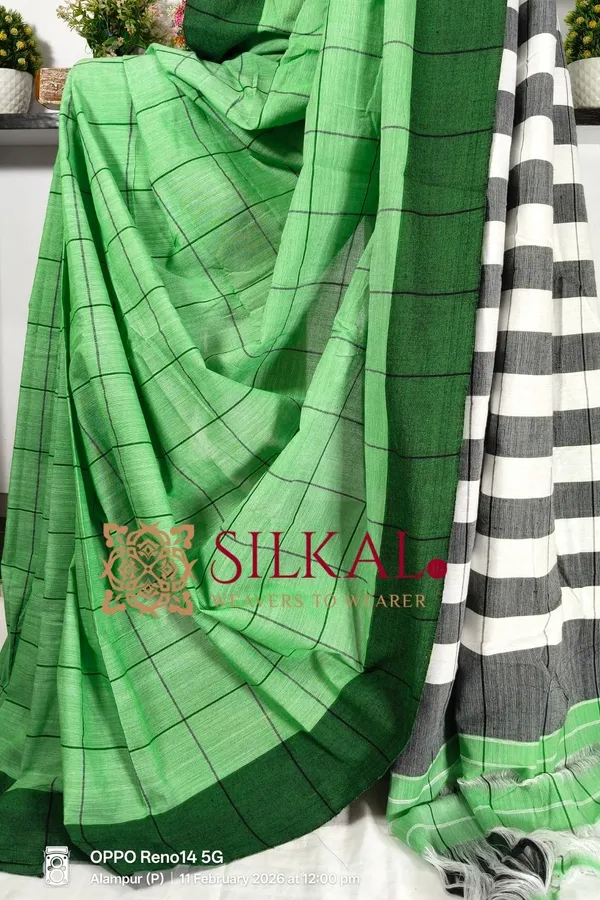 Patteda_Anchu_Checks_With_Plain_Border_Saree_Code-_SKL03301