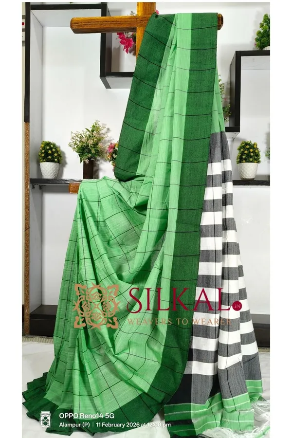 Patteda_Anchu_Checks_With_Plain_Border_Saree_Code-_SKL03301
