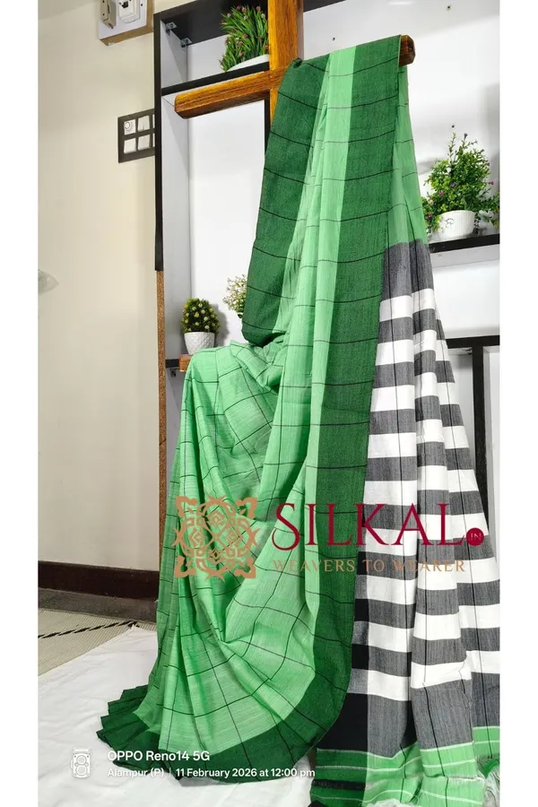 Patteda_Anchu_Checks_With_Plain_Border_Saree_Code-_SKL03301
